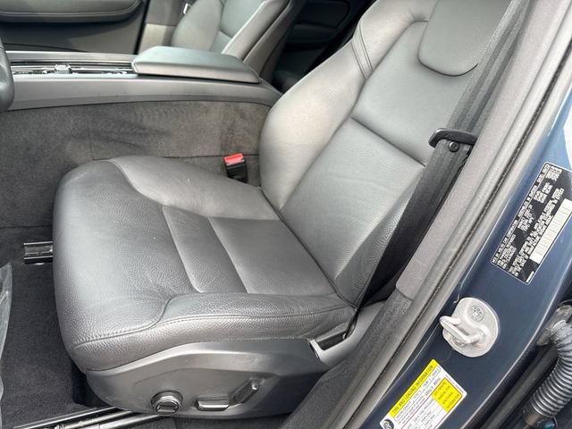Certified 2024 Volvo XC60 T8 Plus w/ Protection Package Premier AWD/4WD image 17