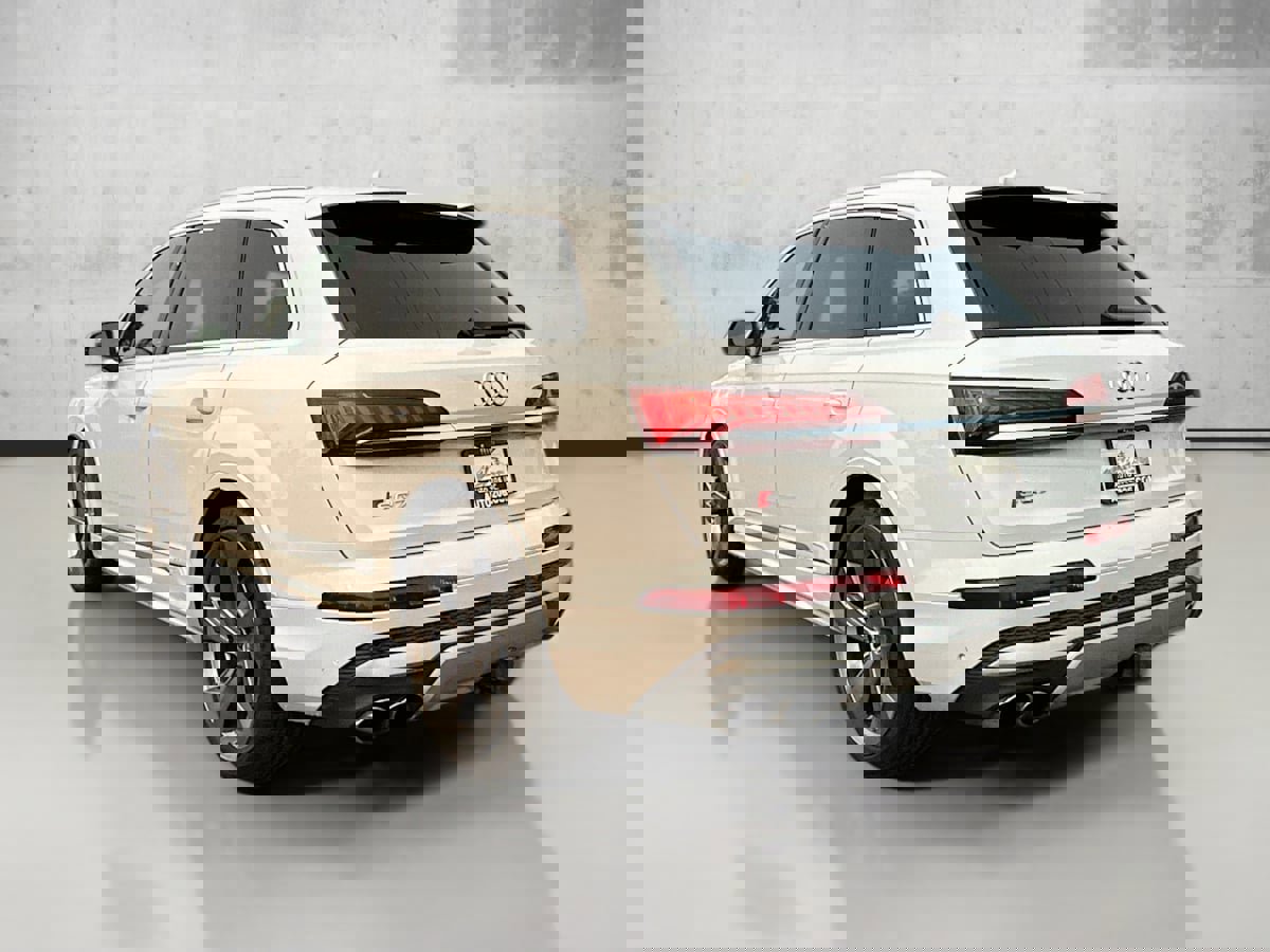Used 2023 Audi SQ7 Premium Plus w/ Towing Package image 5