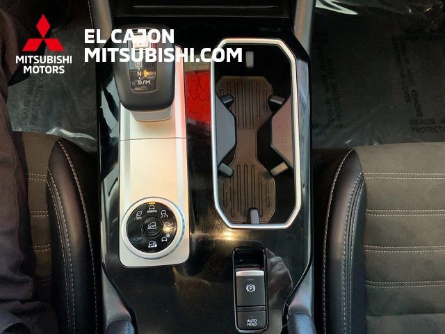 Used 2025 Mitsubishi Outlander Trail Edition image 17