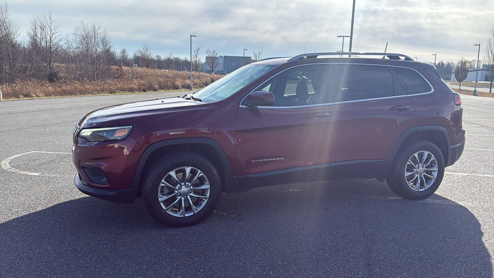 Used 2019 Jeep Cherokee Latitude Plus w/ Comfort/Convenience Group image 13