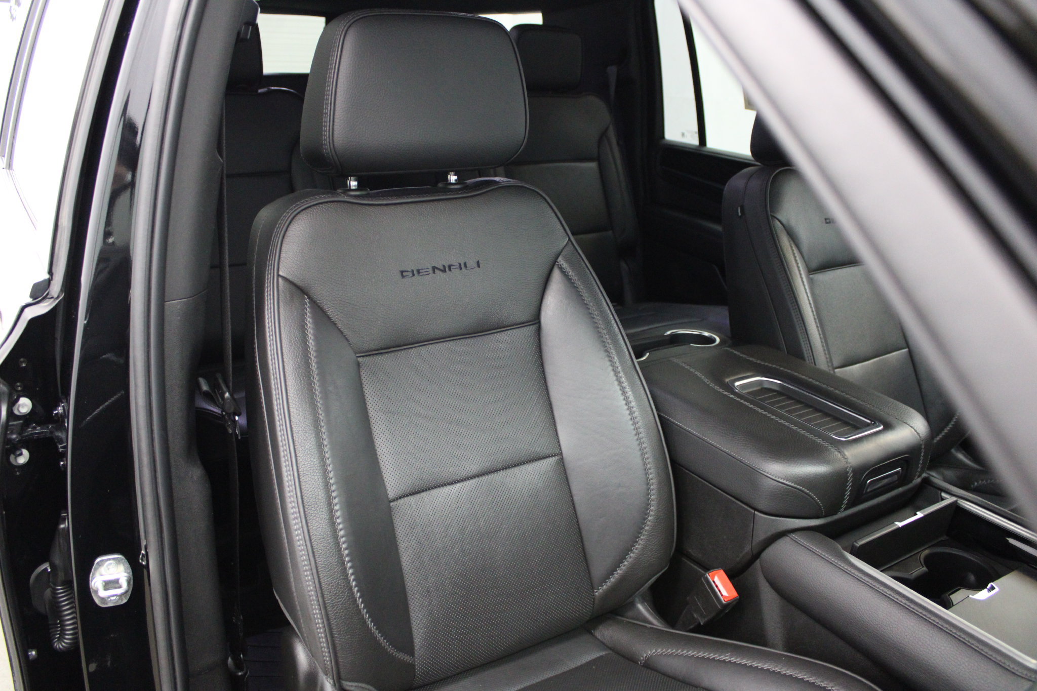 Used 2022 GMC Yukon XL Denali AWD/4WD image 34