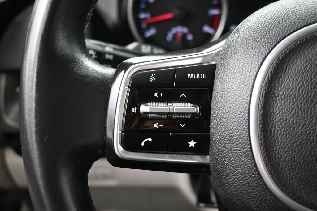 Used 2024 Kia Carnival EX FWD image 21