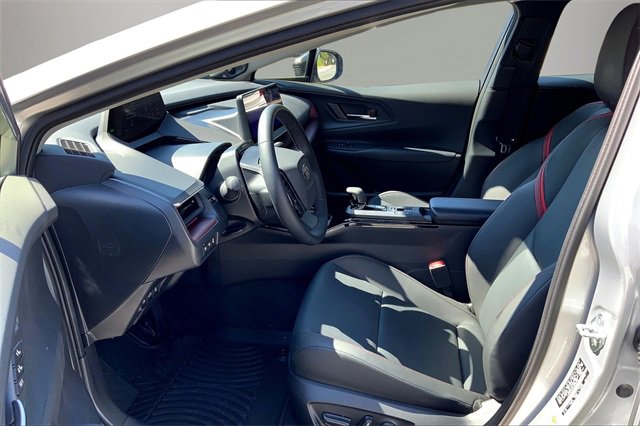 Used 2025 Toyota Prius Plug-In Hybrid image 18