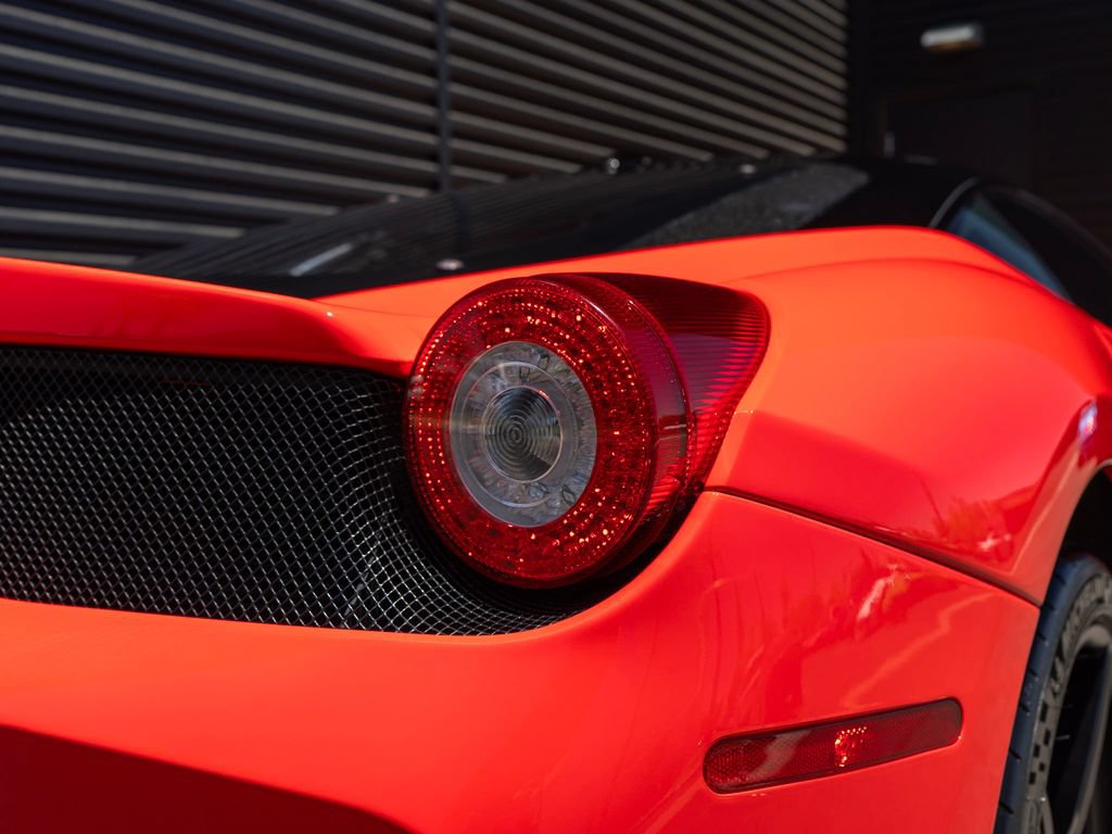 Used 2015 Ferrari 458 Speciale Coupe RWD image 14