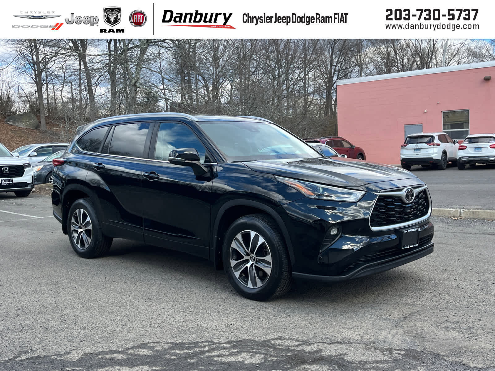 Used 2023 Toyota Highlander XLE AWD/4WD image 1