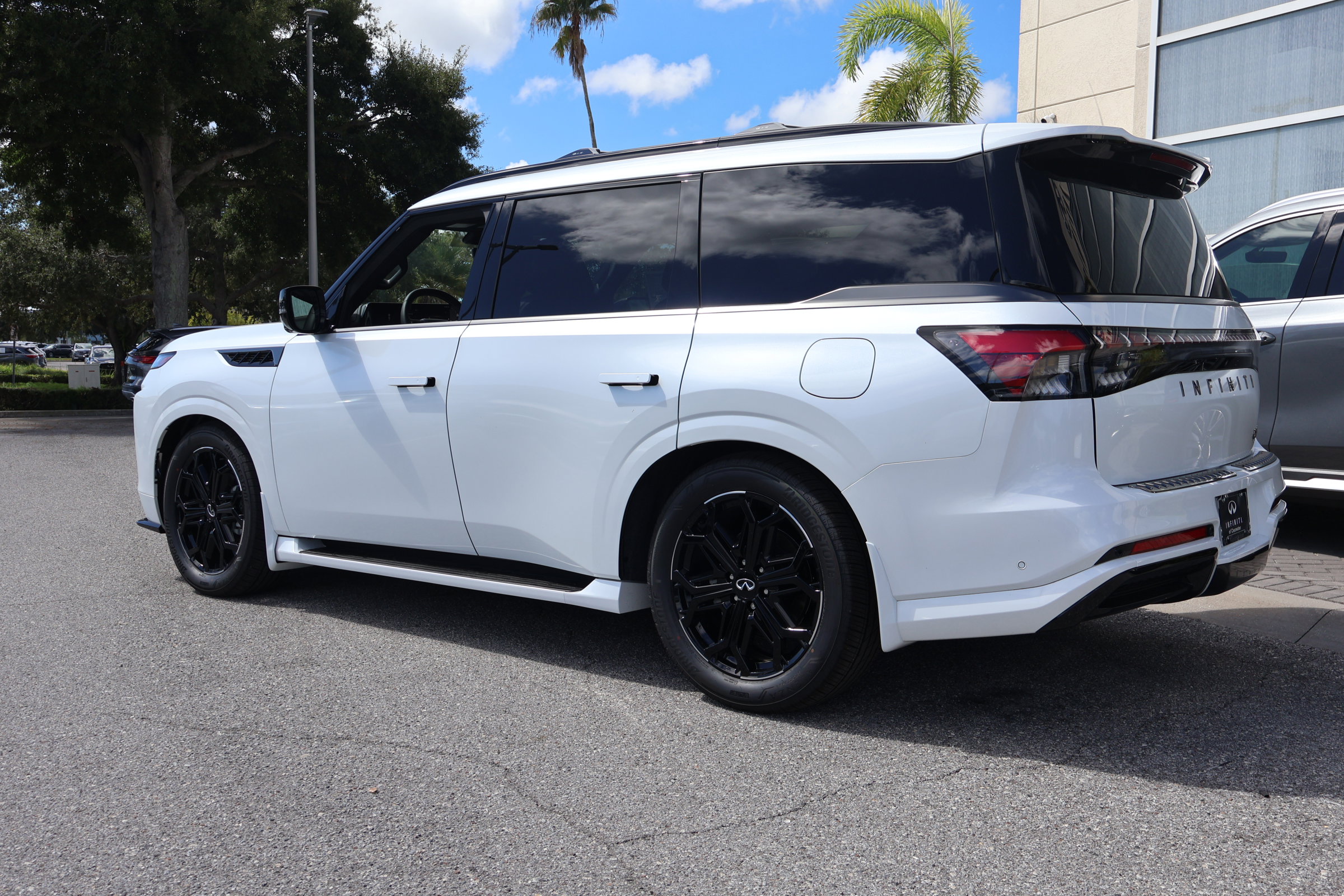 New 2026 INFINITI QX80 4WD image 3