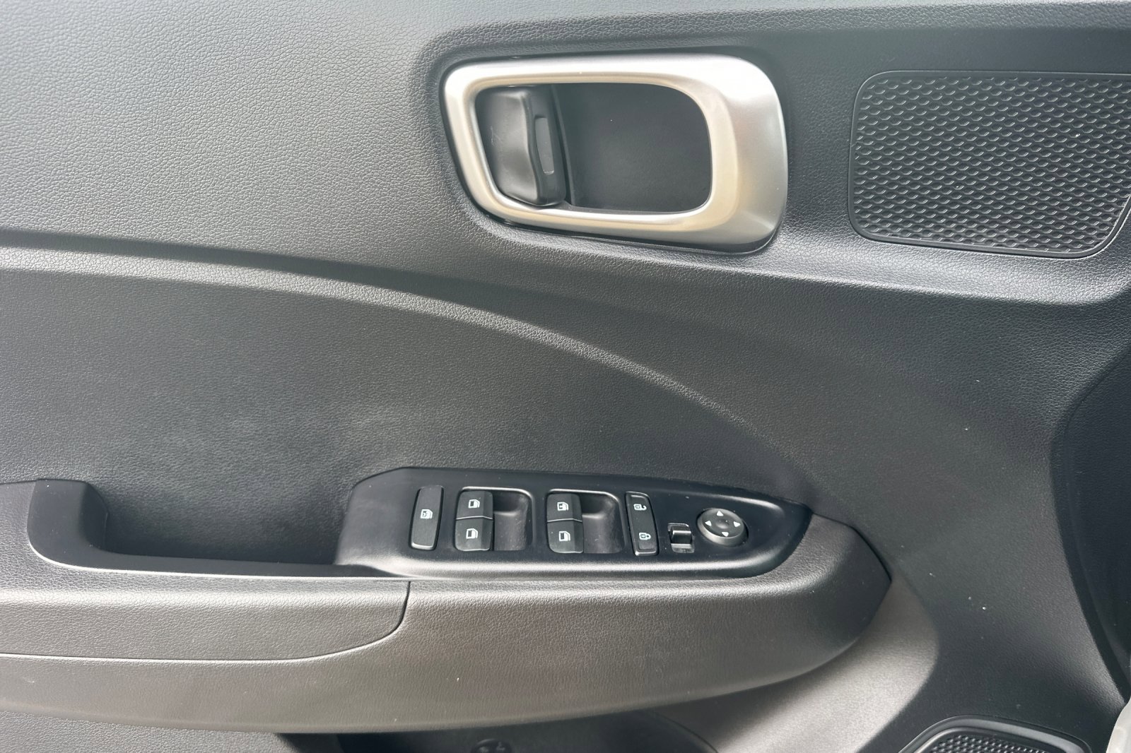 Used 2023 Hyundai Venue SE image 11