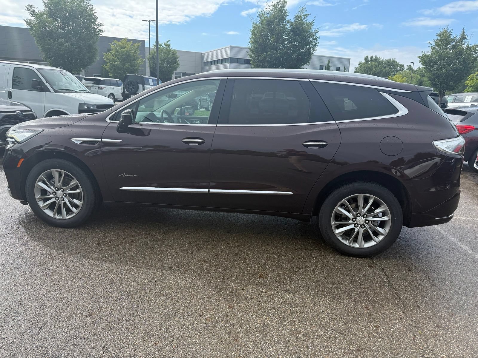 Used 2022 Buick Enclave Avenir w/ Avenir Technology Package AWD/4WD image 8