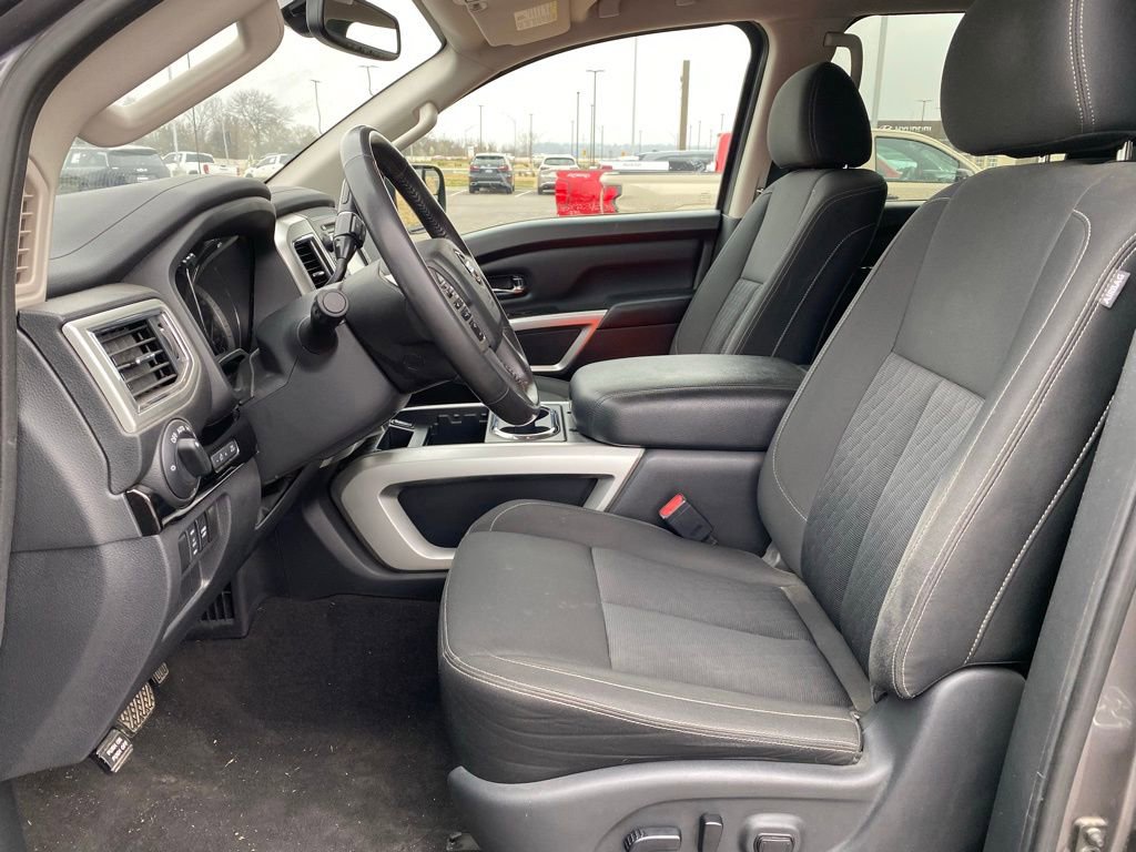 Used 2018 Nissan Titan SV w/ SV Convenience Package image 27