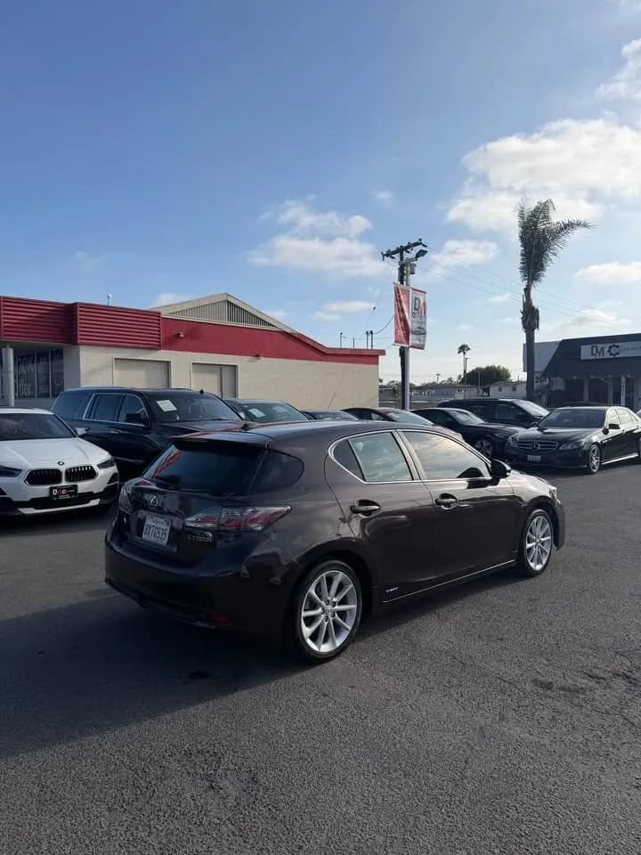 Used 2011 Lexus CT 200h Premium w/ Premium Audio Pkg FWD image 4
