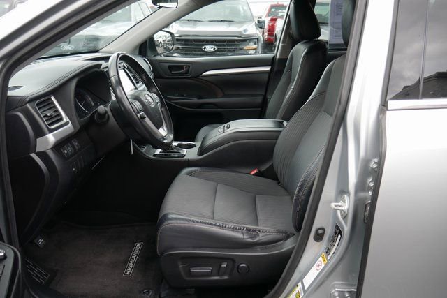 Used 2018 Toyota Highlander Plus image 2