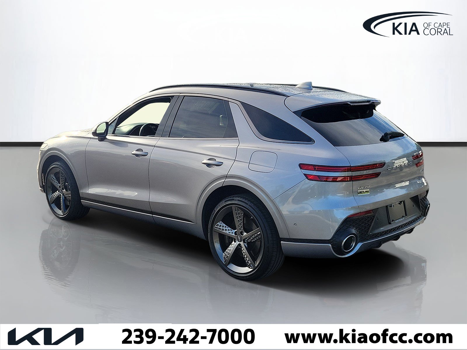 Used 2025 Genesis GV70 3.5T Sport w/ Sport Advanced Package AWD/4WD image 4