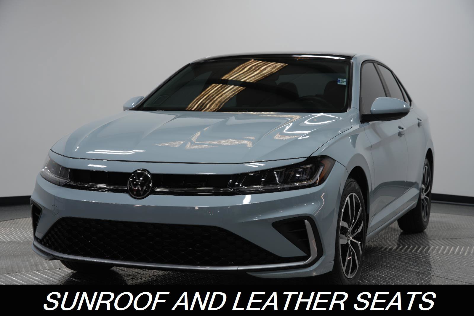 Used 2025 Volkswagen Jetta SE image 3