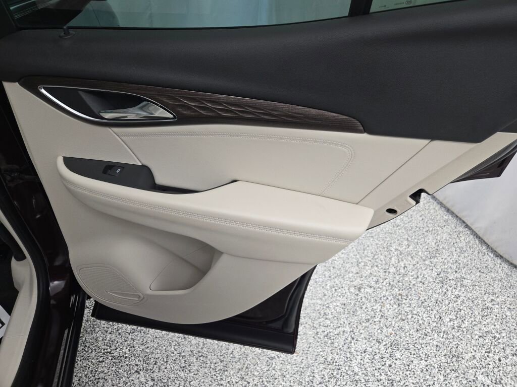 Used 2023 Buick Envision Avenir image 10