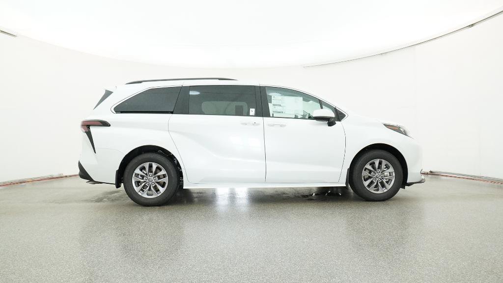 New 2026 Toyota Sienna XLE FWD image 30