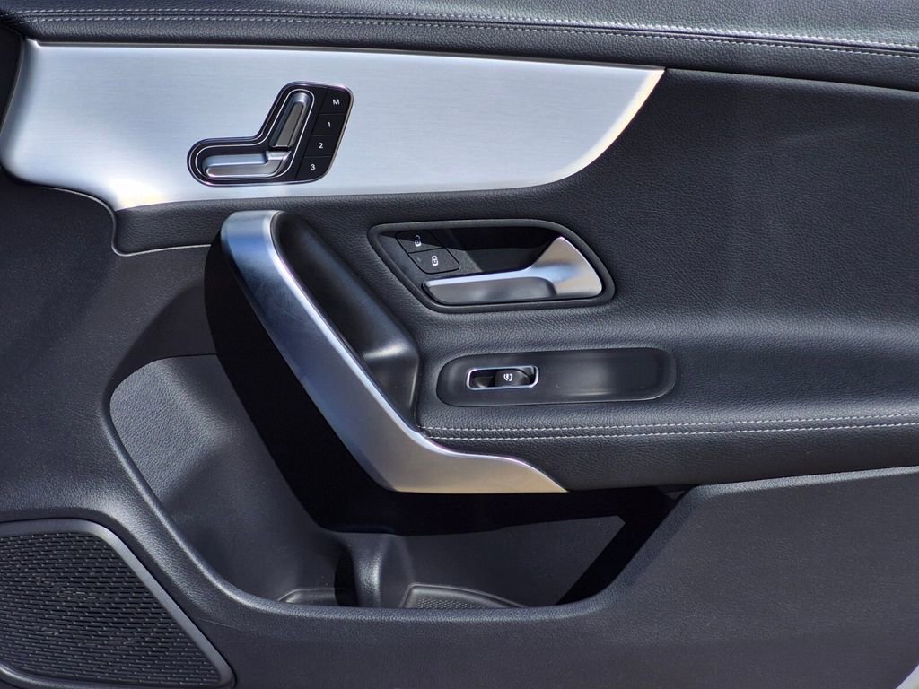 Used 2025 Mercedes-Benz CLA 250 image 38