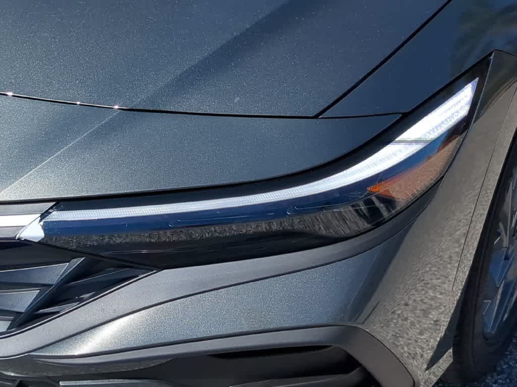 New 2026 Hyundai Elantra Hybrid FWD image 11