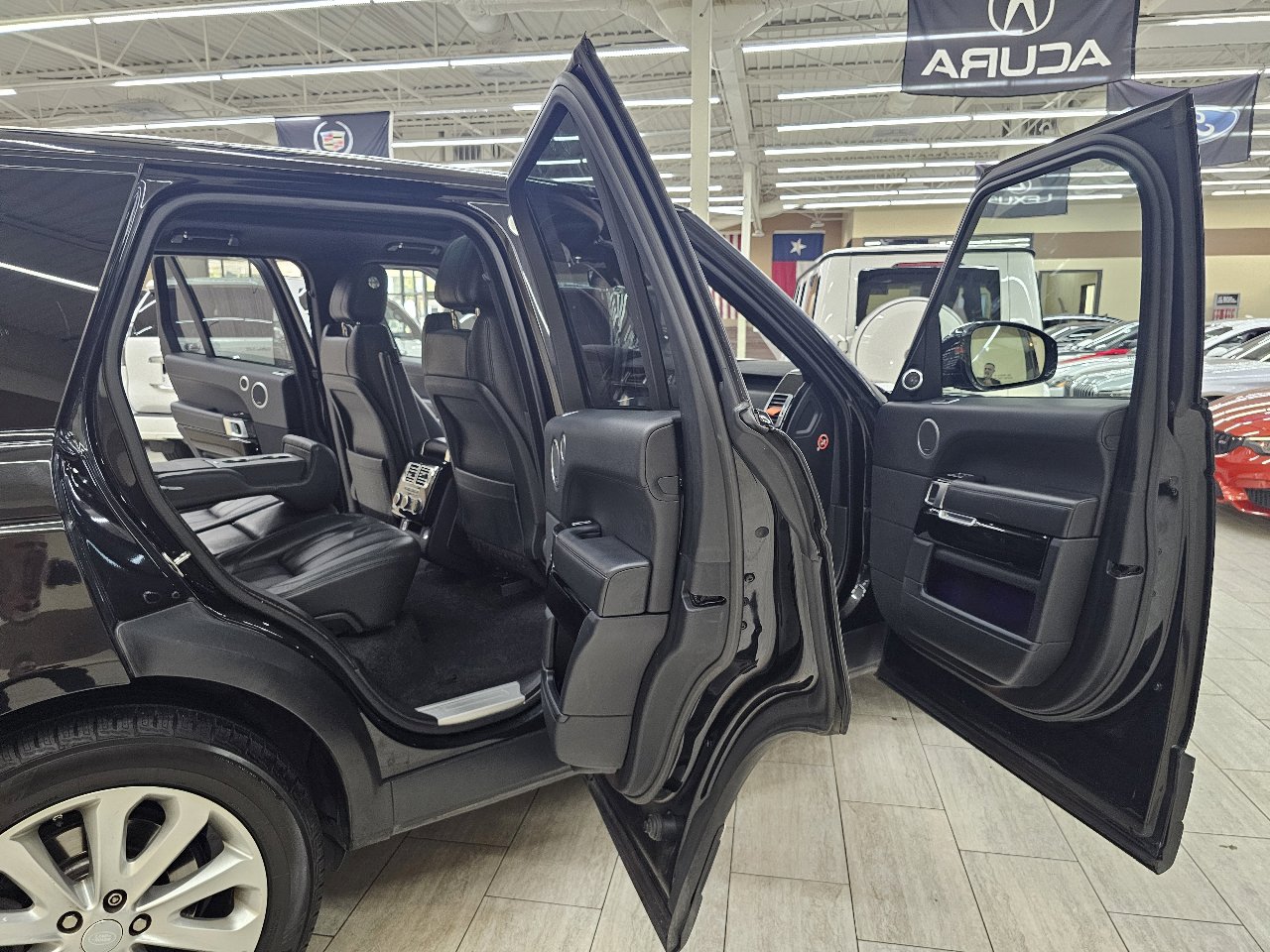 Used 2016 Land Rover Range Rover HSE image 16