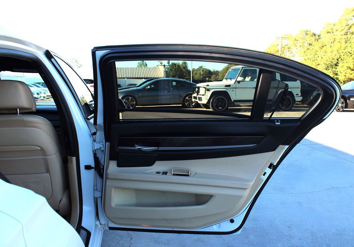 Used 2015 BMW 750Li RWD image 30