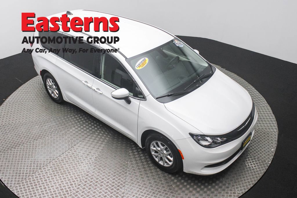Used 2022 Chrysler Voyager LX image 3