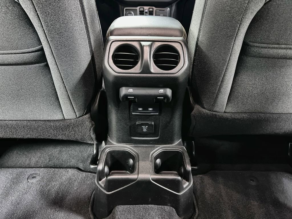 Used 2025 Jeep Wrangler Unlimited Sahara AWD/4WD image 20
