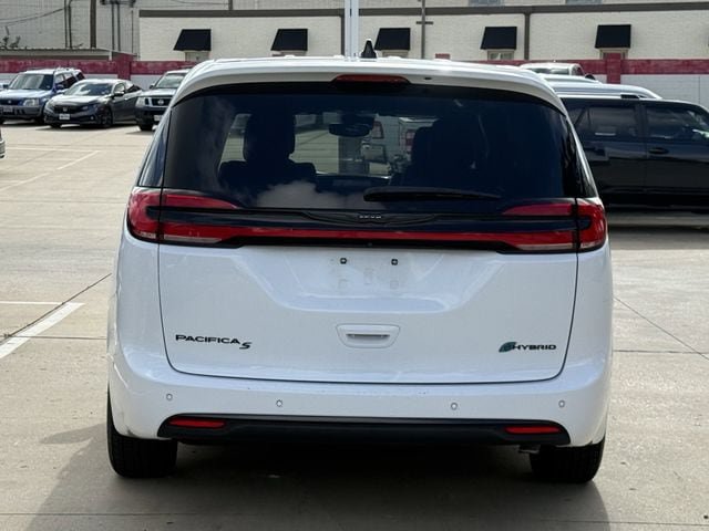 Used 2024 Chrysler Pacifica Limited FWD image 5