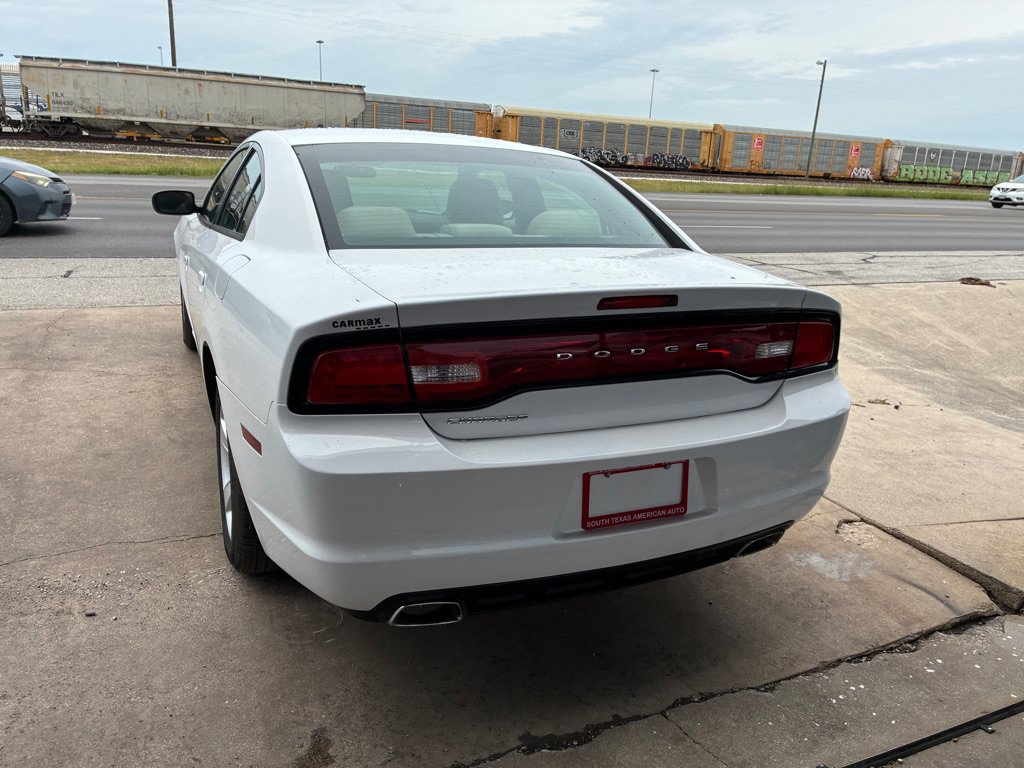 Used 2013 Dodge Charger SE RWD image 18