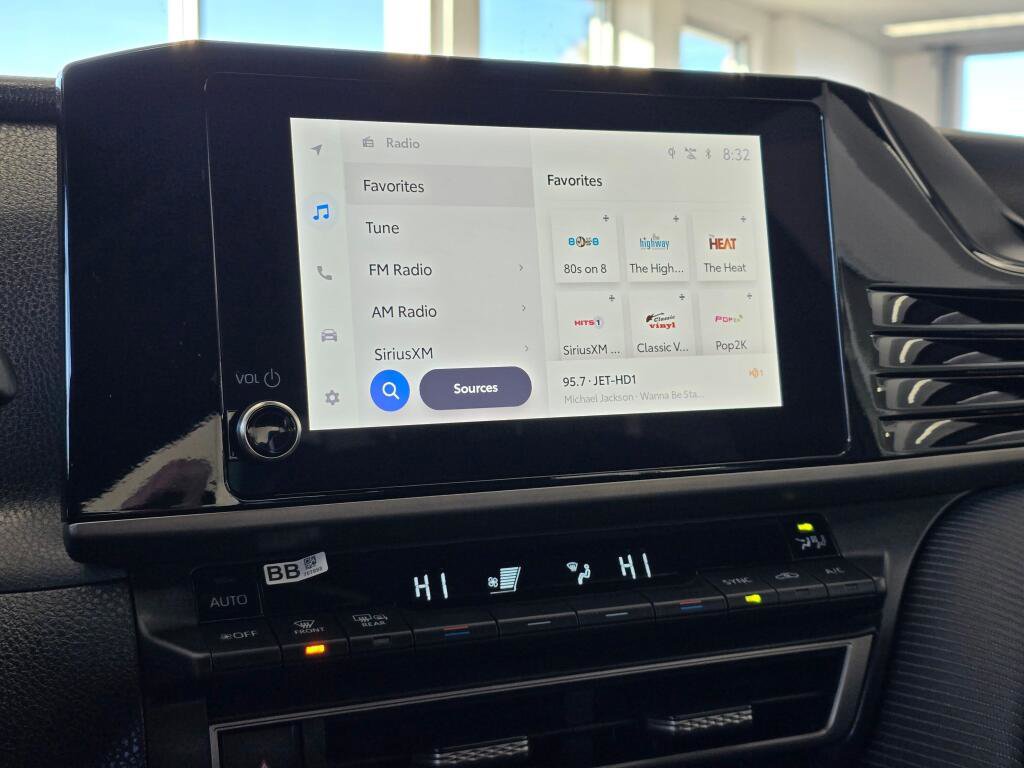 Used 2025 Toyota Camry SE image 29