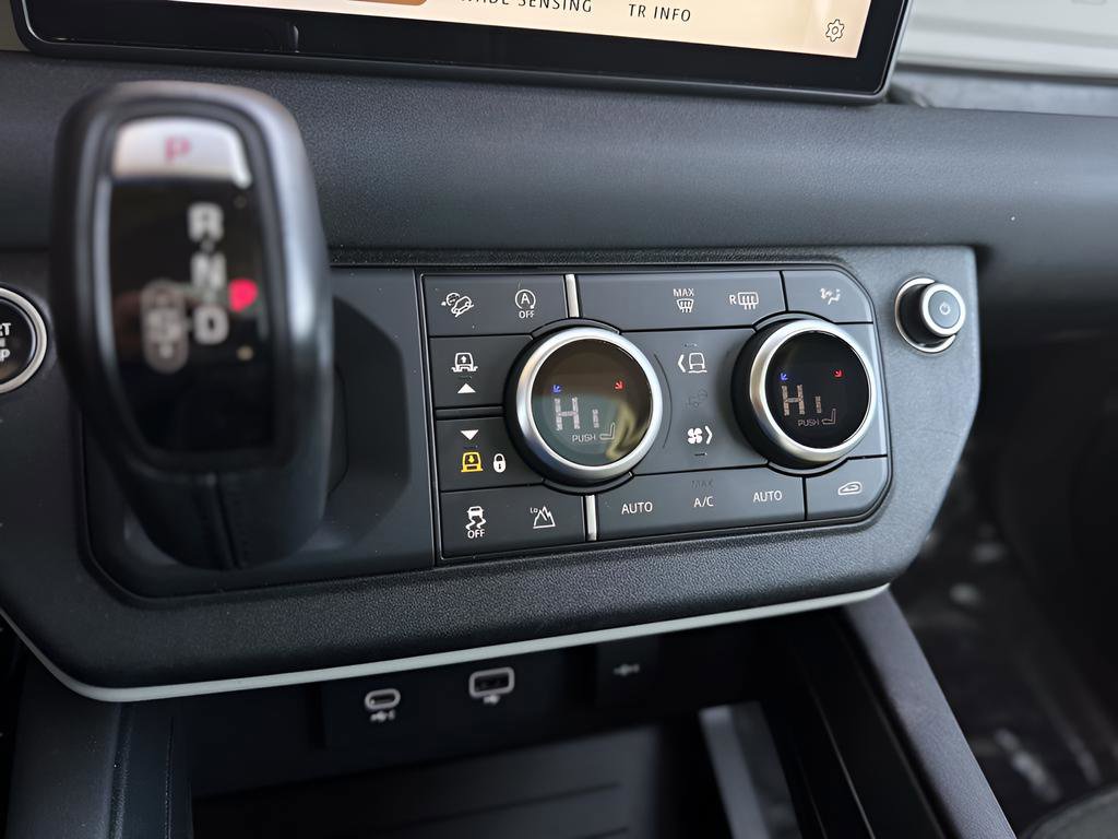 Used 2020 Land Rover Defender 110 SE image 14