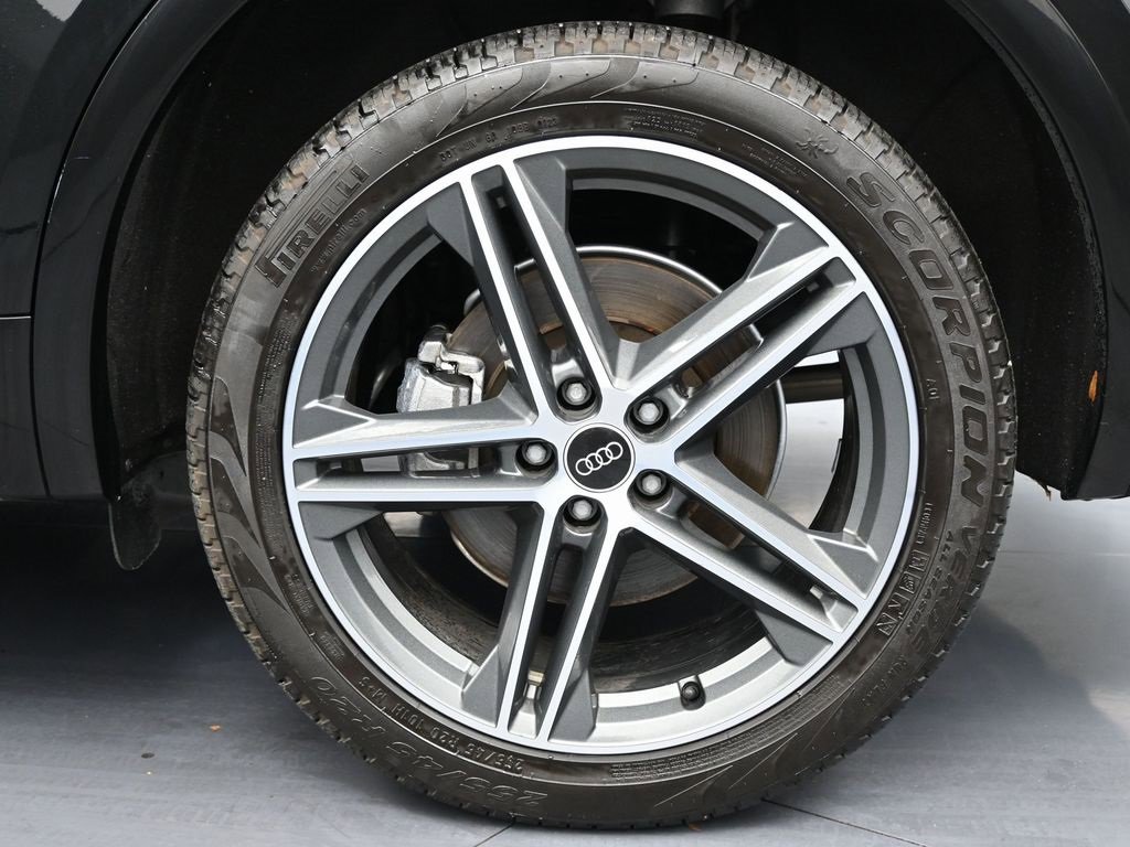 Used 2023 Audi Q5 e Premium w/ Convenience Package image 11