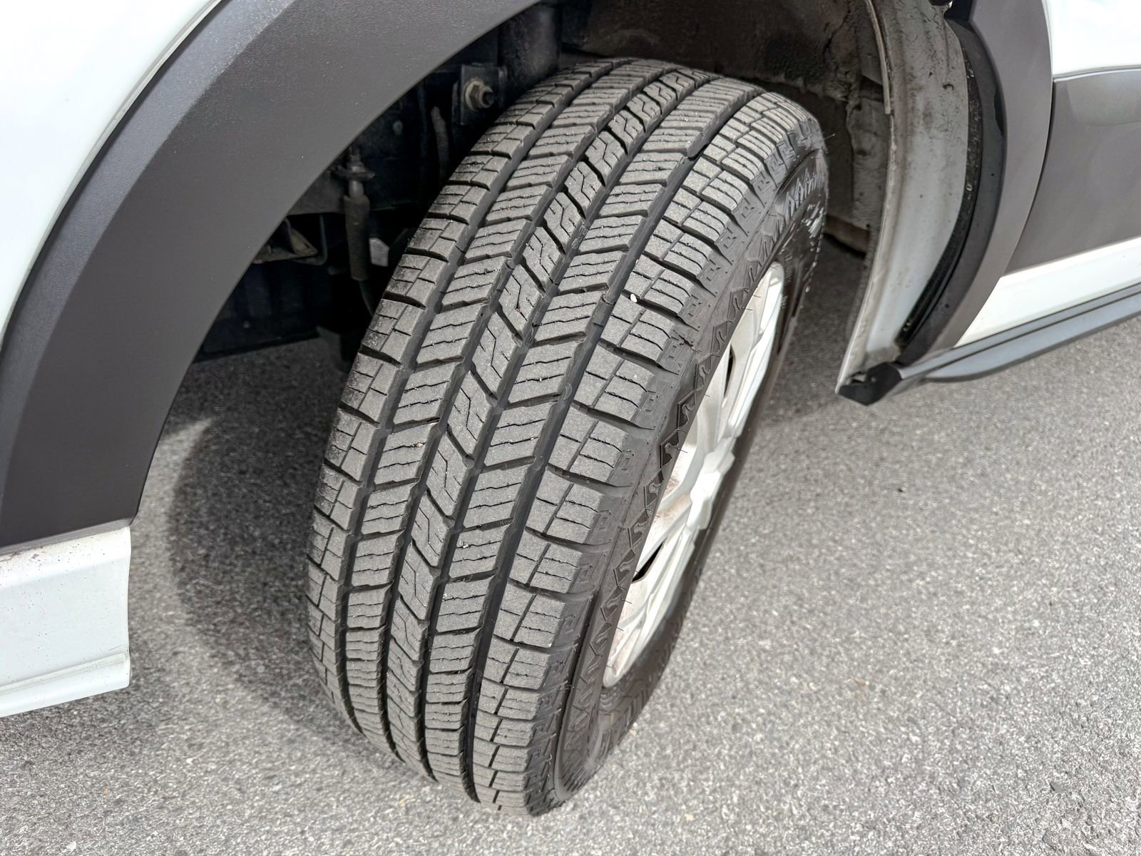 Used 2023 Ford Transit 350 XLT image 11