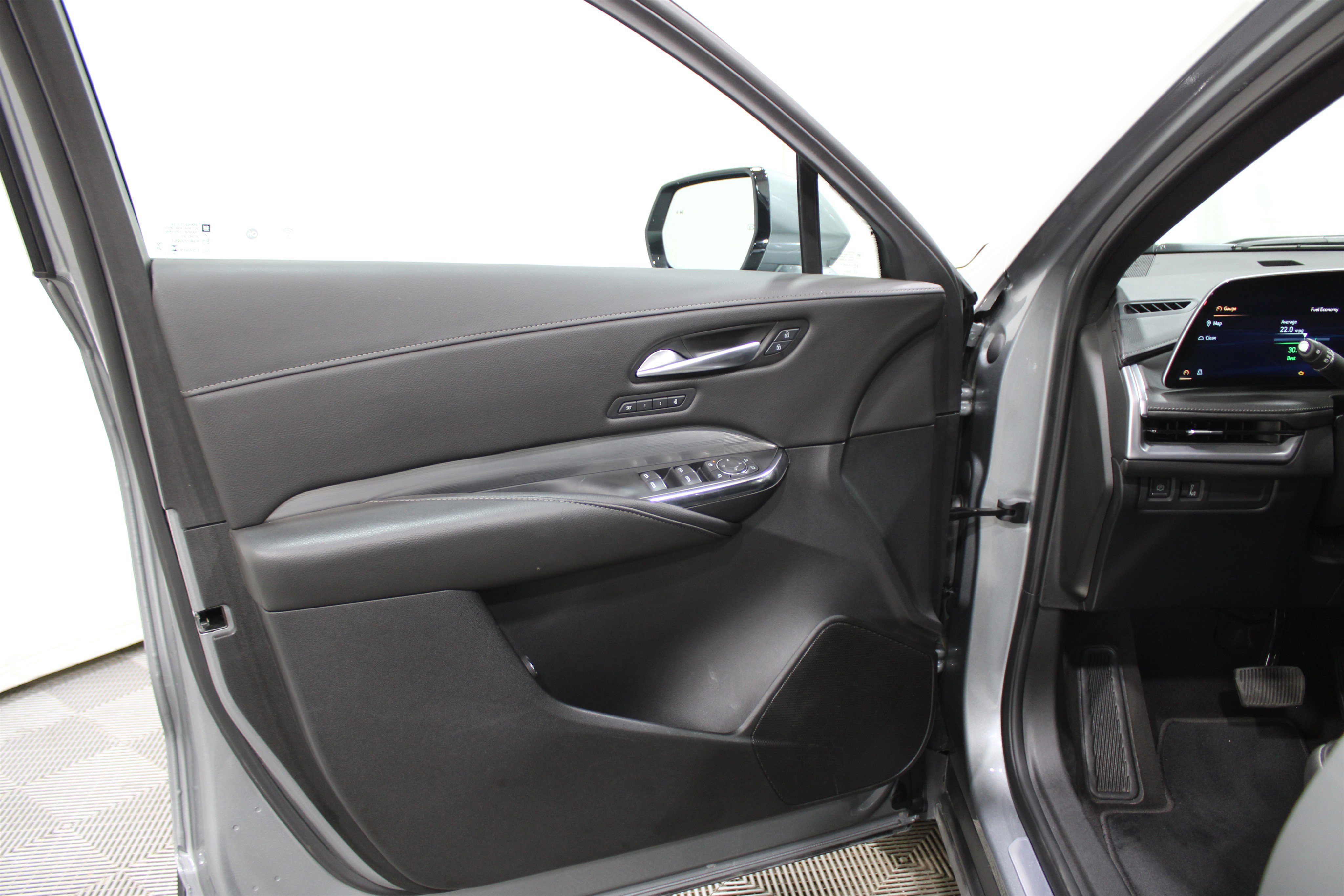 Used 2025 Cadillac XT4 Premium Luxury image 6