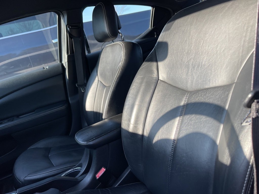 Used 2011 Dodge Avenger Lux image 6