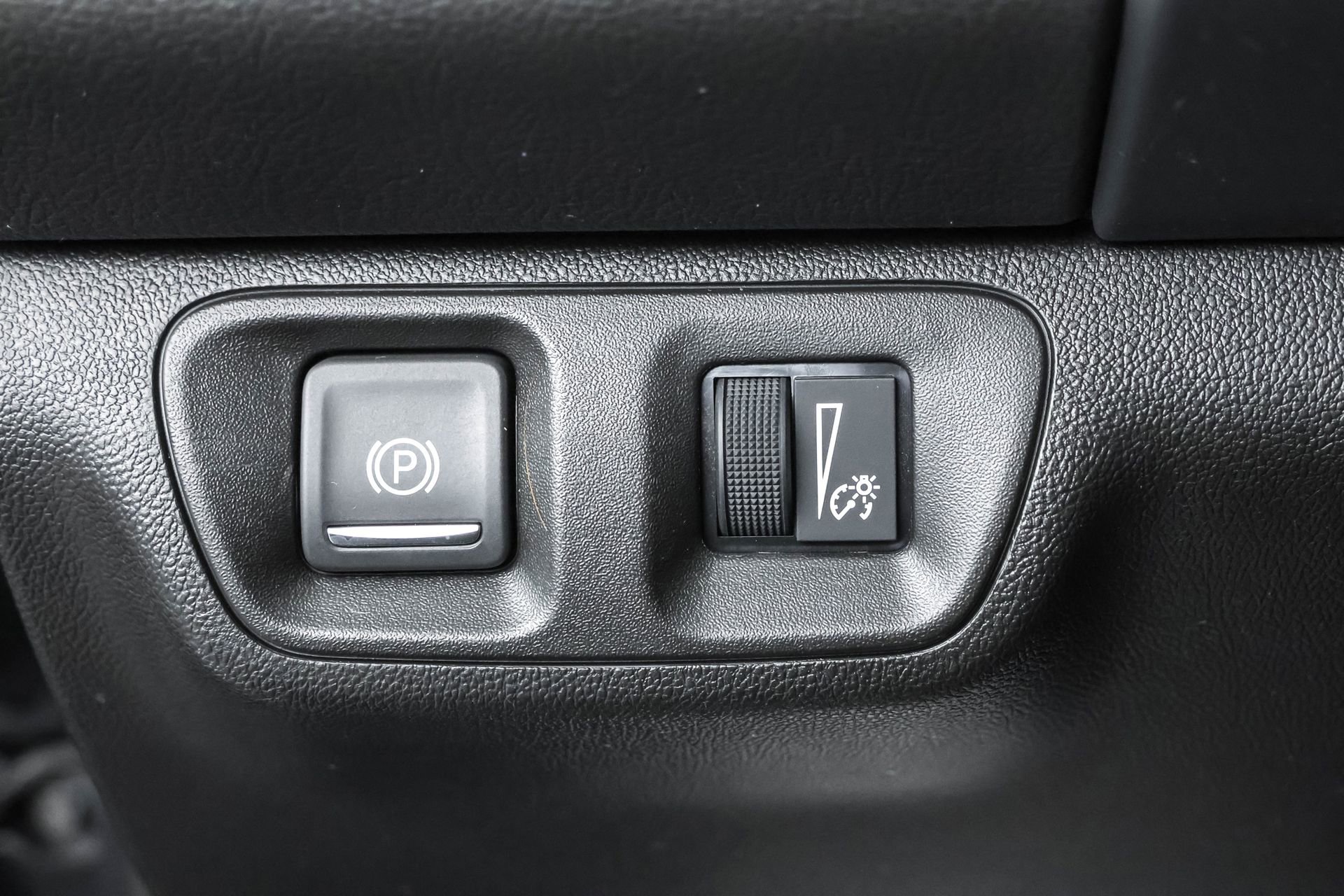 Used 2023 GMC Acadia SLE w/ Driver Convenience Package image 30