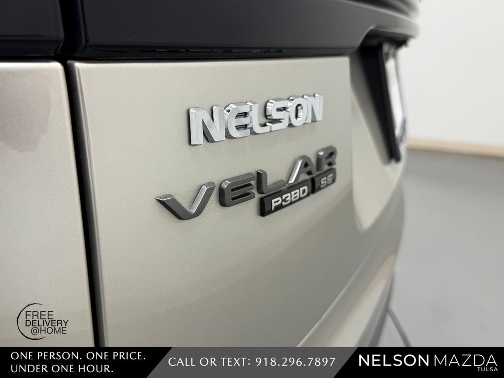 Used 2018 Land Rover Range Rover Velar R-Dynamic SE AWD/4WD image 10