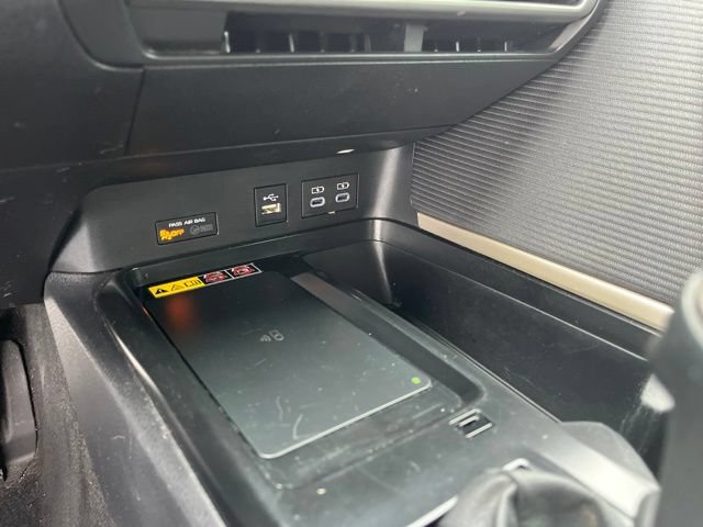 Used 2025 Toyota Camry SE w/ Convenience Package FWD image 25