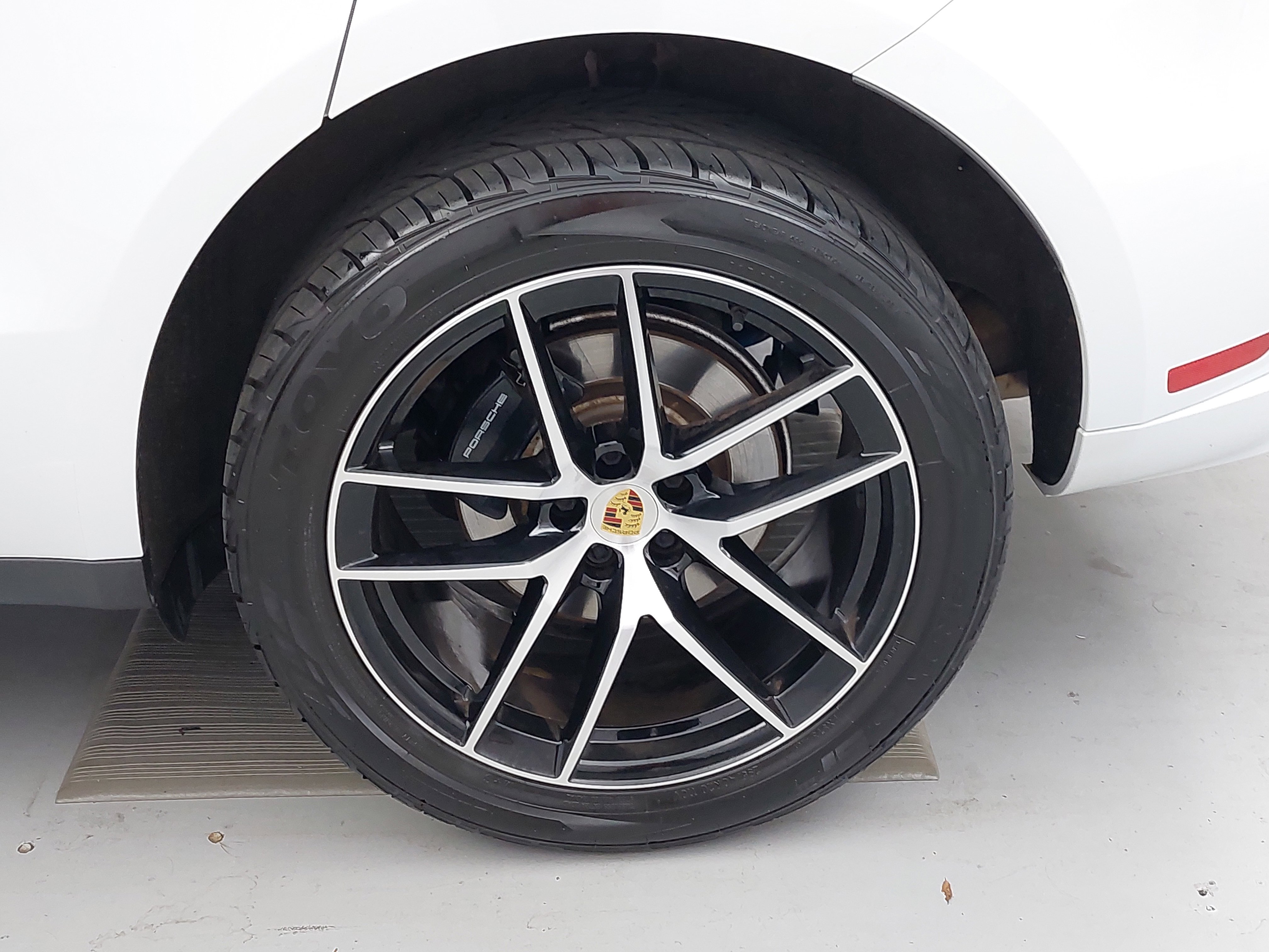 Used 2023 Porsche Macan image 34