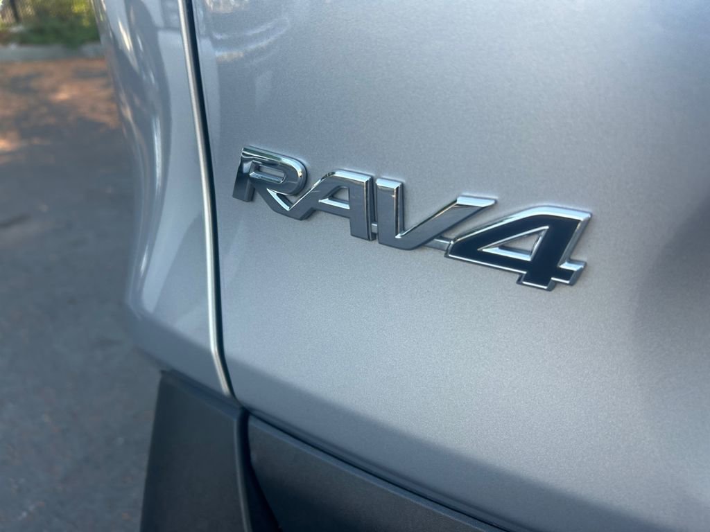 Used 2022 Toyota RAV4 XLE image 31