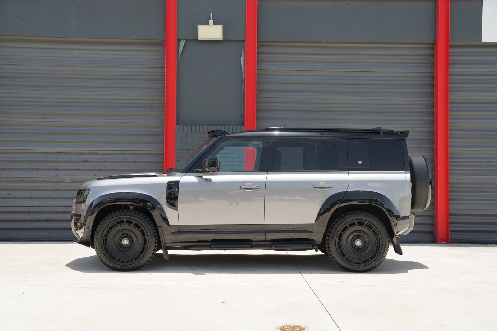 Used 2023 Land Rover Defender 110 X-Dynamic SE AWD/4WD image 12