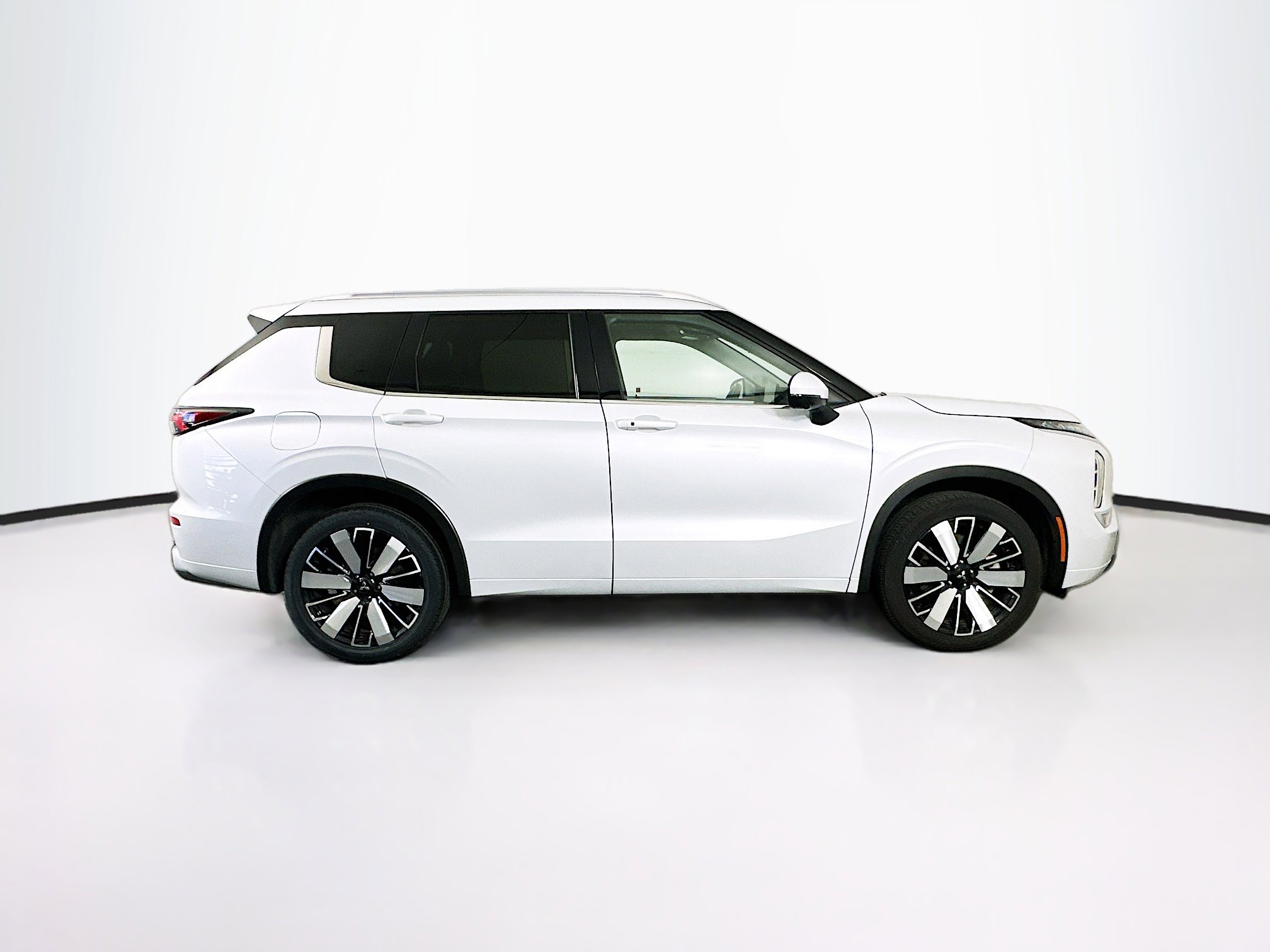 Used 2025 Mitsubishi Outlander SEL FWD image 10
