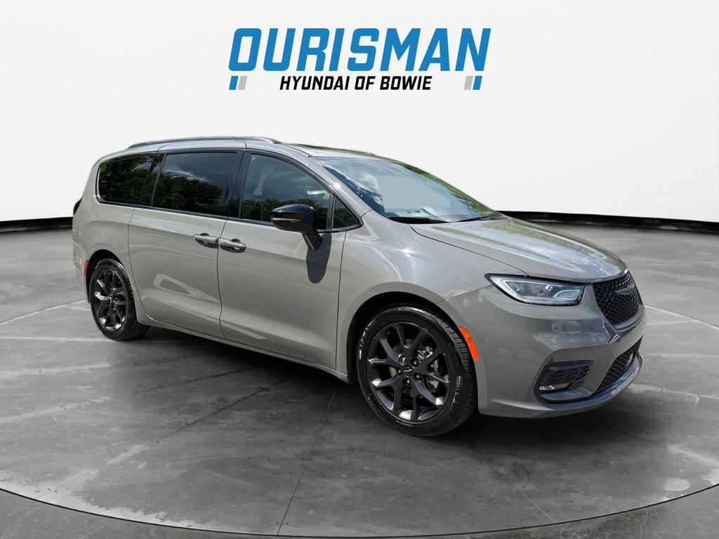 Used 2025 Chrysler Pacifica Limited