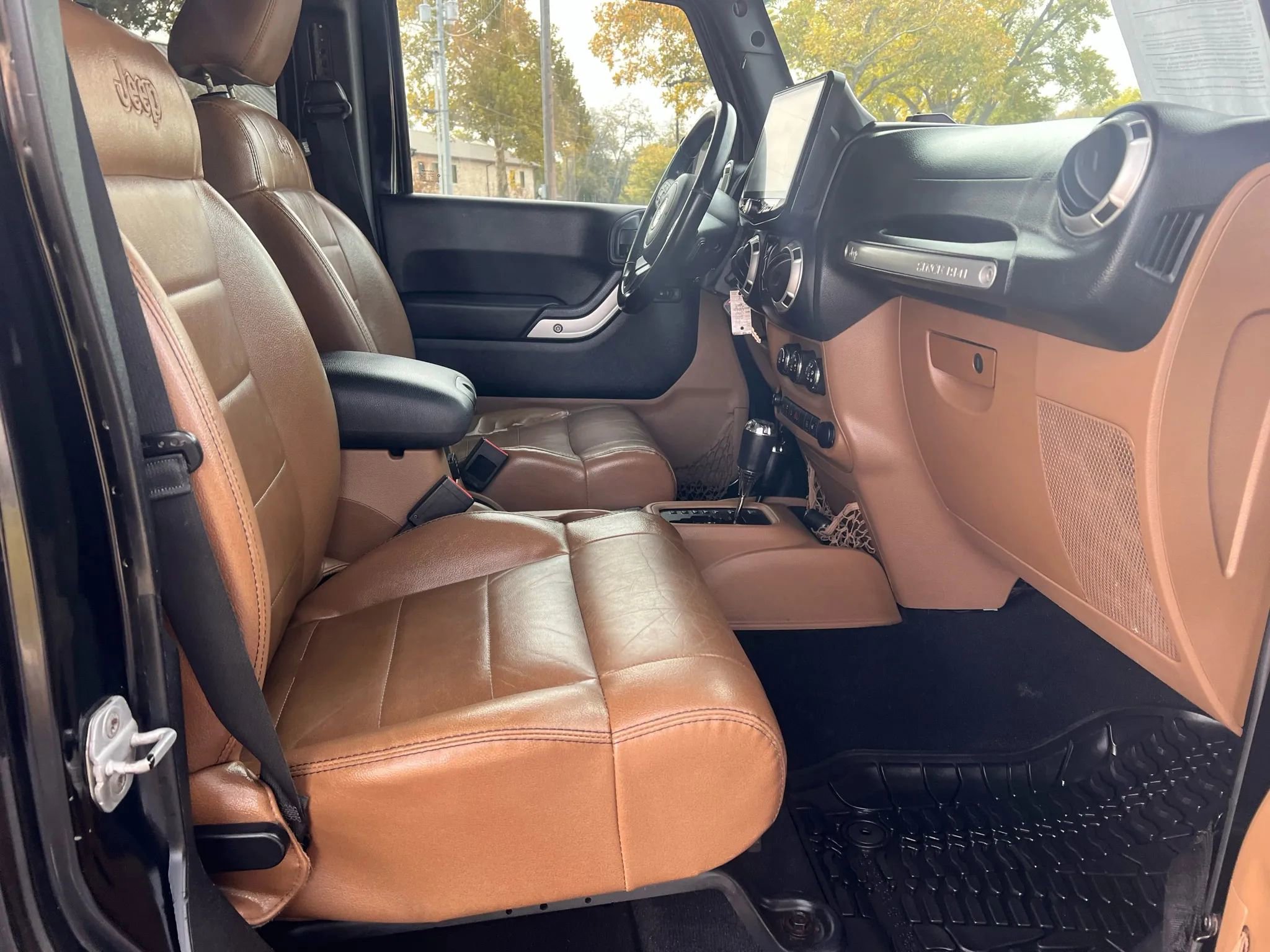 Used 2011 Jeep Wrangler Unlimited Sahara w/ Dual Top Group image 13
