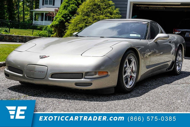 Used 2000 Chevrolet Corvette Coupe w/ Roof Pkg RWD image 1
