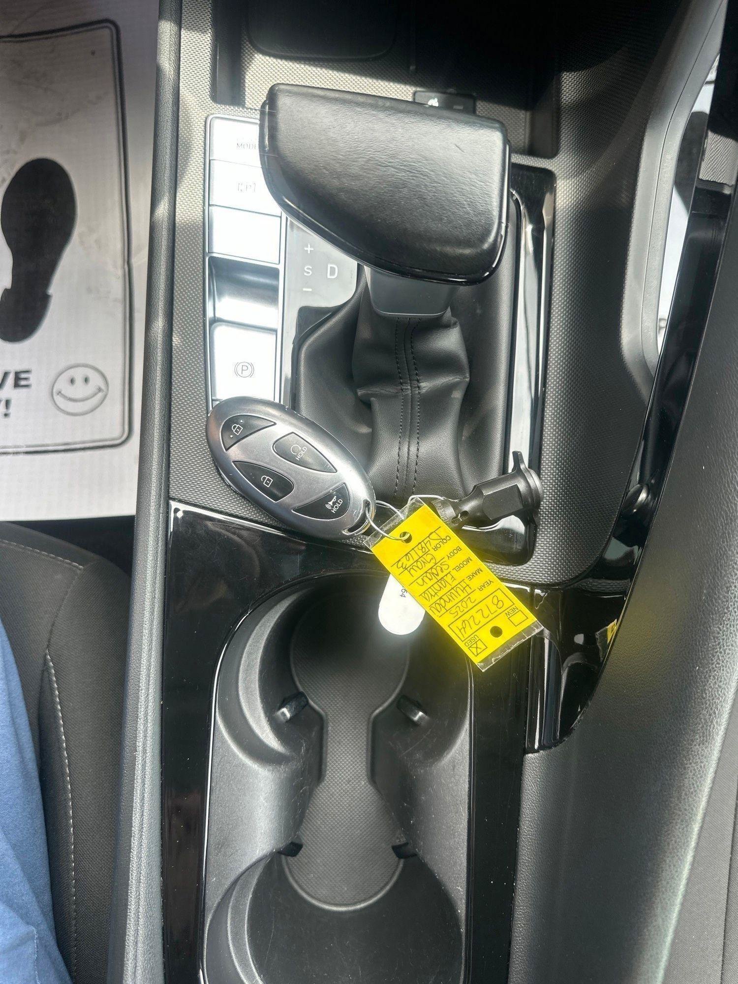 Used 2025 Hyundai Elantra SEL FWD image 30