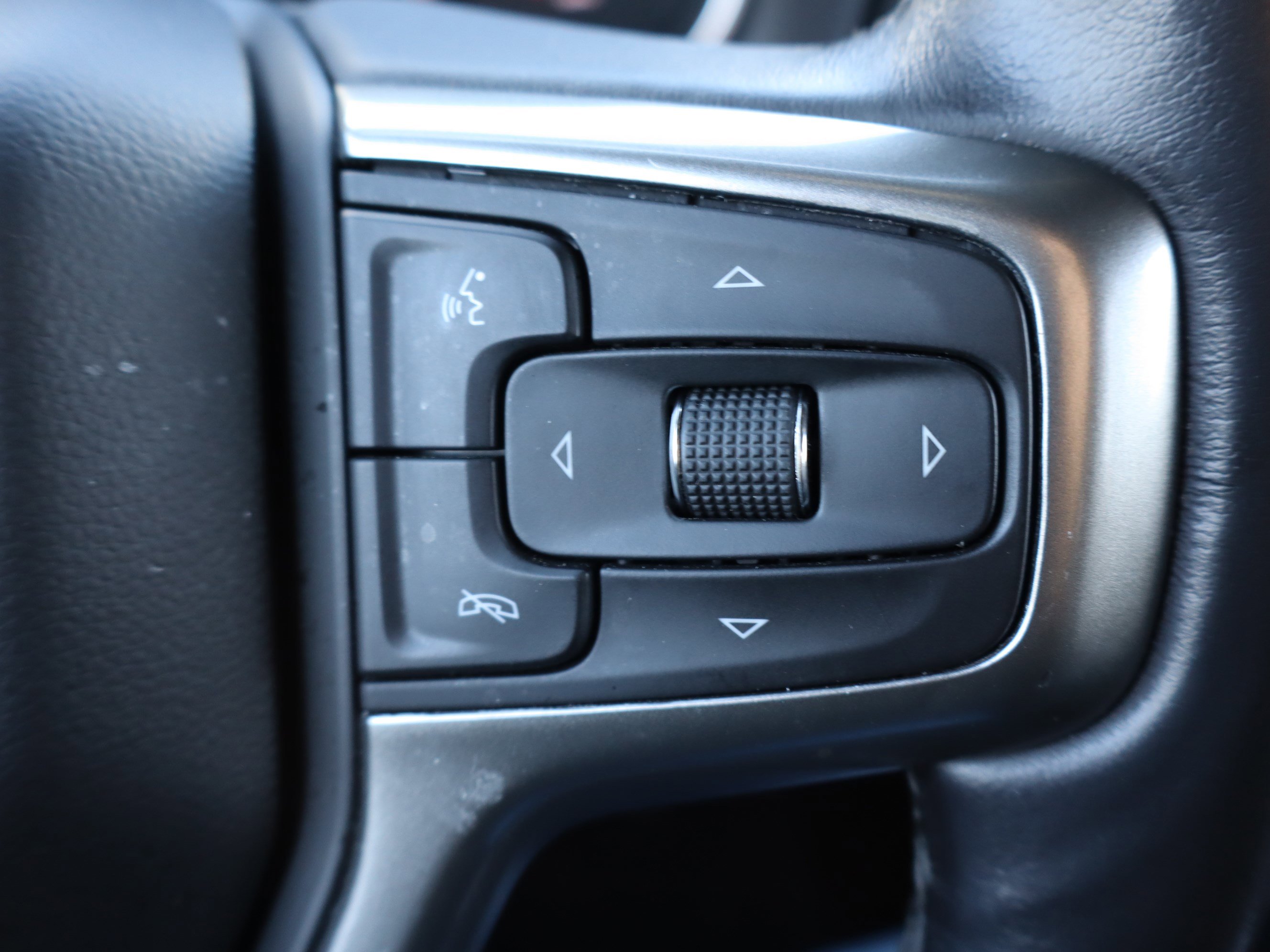 Used 2021 Chevrolet Tahoe Z71 w/ Z71 Off-Road Package image 24