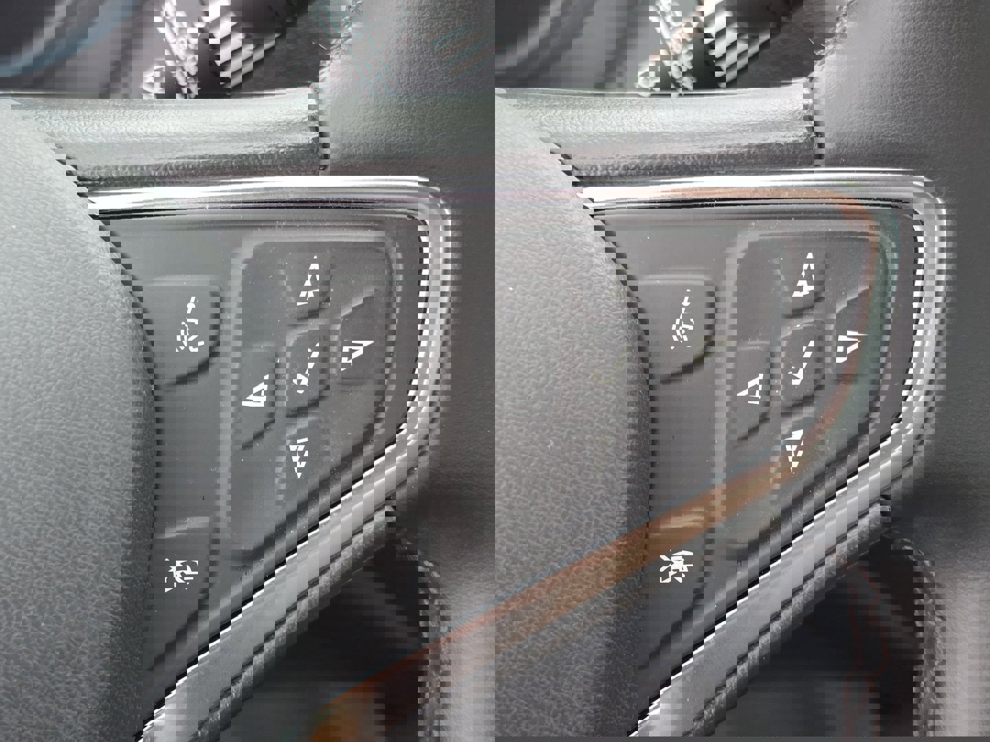 Used 2023 Chevrolet Malibu LT w/ Midnight Edition FWD image 11