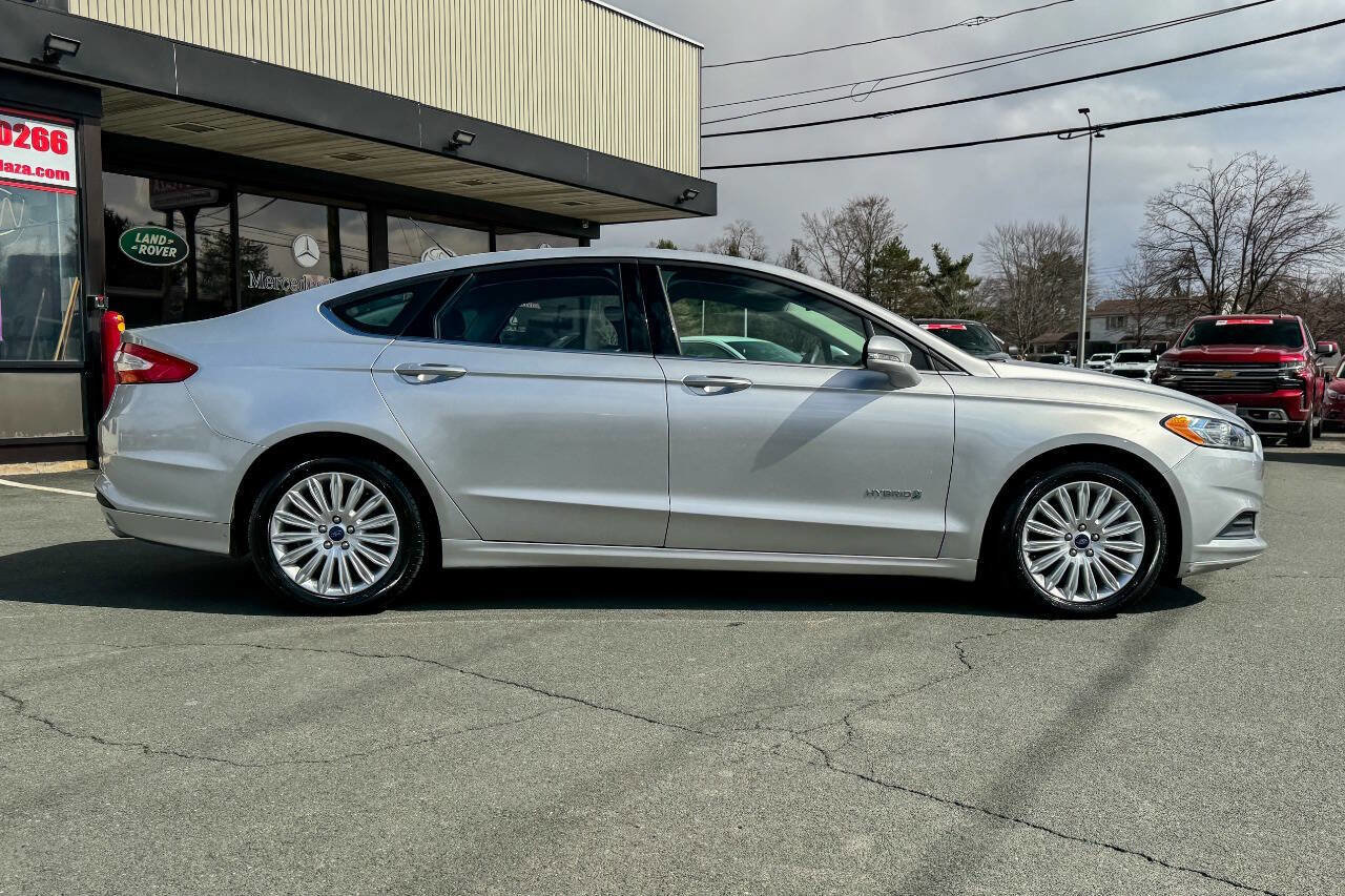 Used 2015 Ford Fusion SE image 3