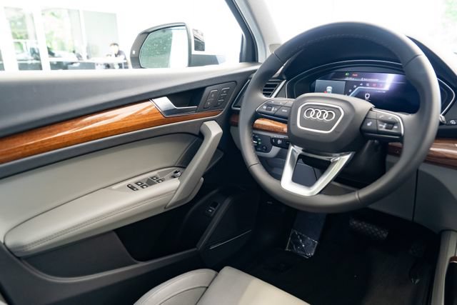 Used 2024 Audi Q5 2.0T Premium Plus w/ Premium Plus Package AWD/4WD image 11