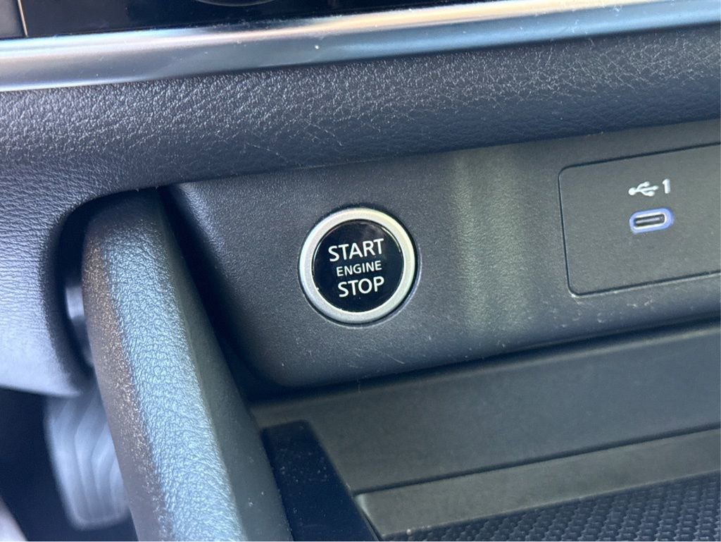 Used 2023 Nissan Rogue S image 30