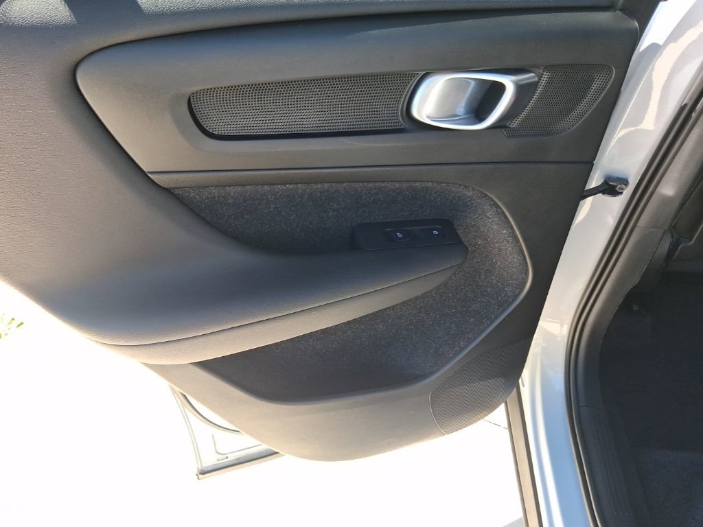 Used 2020 Volvo XC40 T5 Inscription image 11